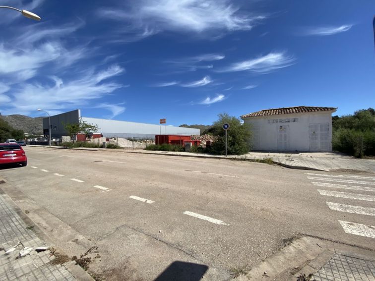 Comercial Land en venta en Pollensa